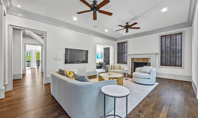 Midtown House | Stunning 3 bedroom 4500 sf family and pet friendly house near Piedmont Park