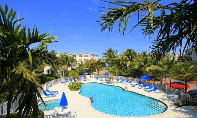 Islamorada House | Stunning 3 Bedroom Condo with Oceanviews Located in Lower Matecumbe