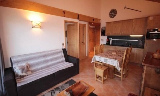 Bisanne 1500 Apartment | Stunning 3-Room Apartment for 6 with Pool Access in Bisanne 1500