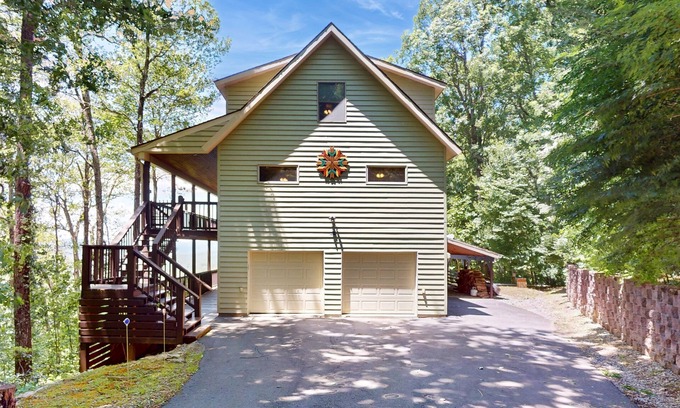Bryson City House | Stunning 3BR Home with Wifi, Unobstructed Views, and Private Hot Tub on 15 Acres