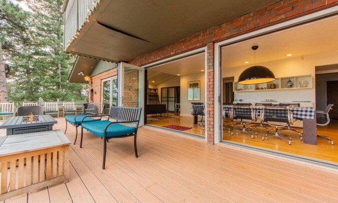Skyway House | Stunning 4-Bedroom Mountainside Retreat with Panoramic Views