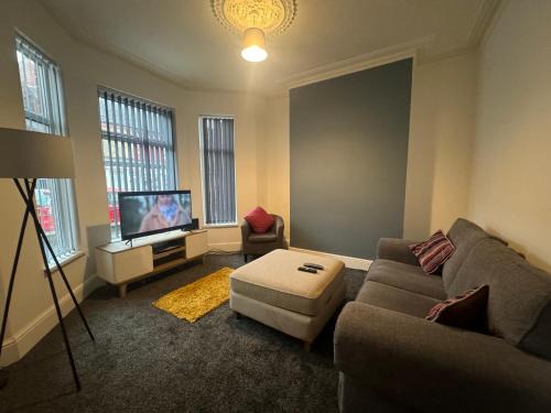 Hull Apartment | Stunning 4 bedroom 8 person 2 bathroom house!