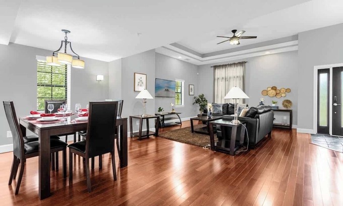 Florida Central Atlantic Coast House | Stunning 4BR, 3.5B Townhome in Orlando