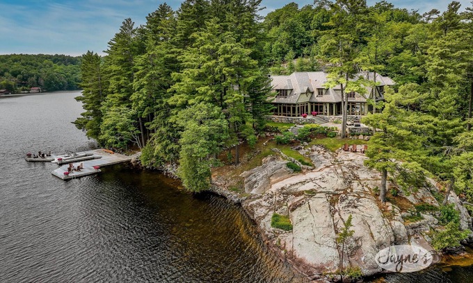 Seguin Cottage | Stunning 5 bed 6 bath cottage! Magical property on Lake Rosseau!