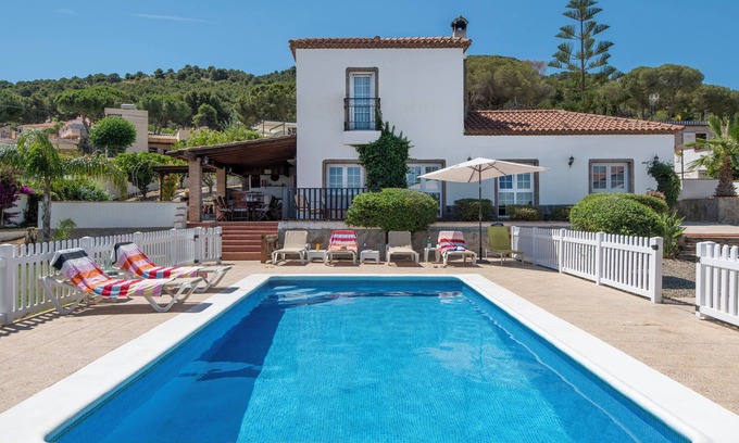 Pinos de Alhaurin Villa | Stunning Andalusian villa with heated pool and garden 20 minutes from the beach