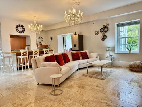 Holworth House | Stunning and luxurious Manor House holiday home