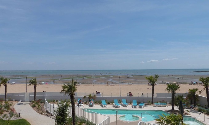 La Tranche-sur-Mer Apartment | Stunning apartment for 6 with balcony, heated pool and direct beach access in La Tranche