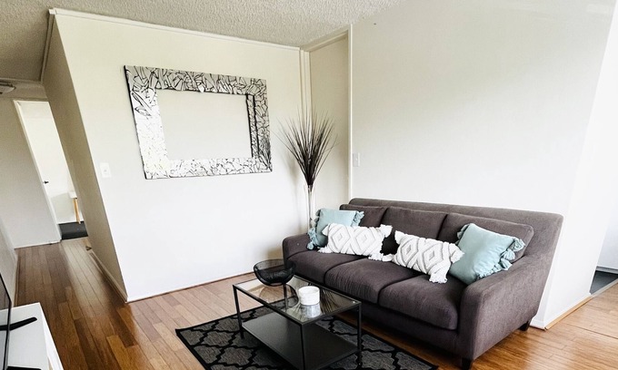 St Kilda West Apartment | Stunning apartment within minutes of everything