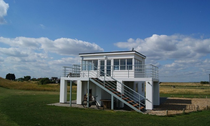 Clacton-on-Sea House | Stunning Art Deco house in the middle of farmland yet near to the beach