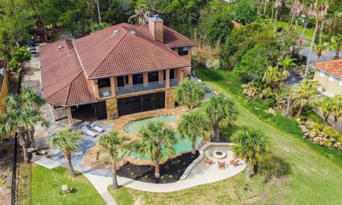 Clear Lake Shores House | Stunning Bayfront Estate w/Heated Pools, Private Pier & Walk to Kemah Boardwalk