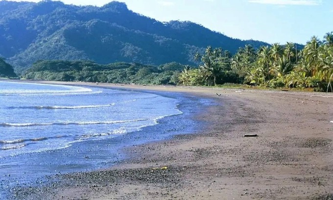 Paquera Cabin | Stunning Beach Cabin for 6 Guests
