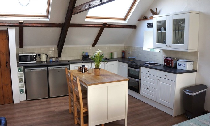 Teignmouth House | Stunning Beachside House close to fabulous pubs and restaurants.