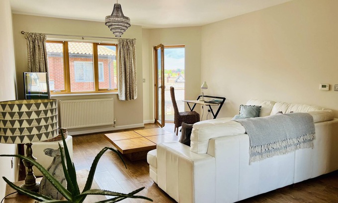 Norwich Apartment | Stunning Cathedral view city centre apartment