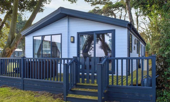 Lowestoft Cottage | Stunning Cliff Top Cottage - UK48809