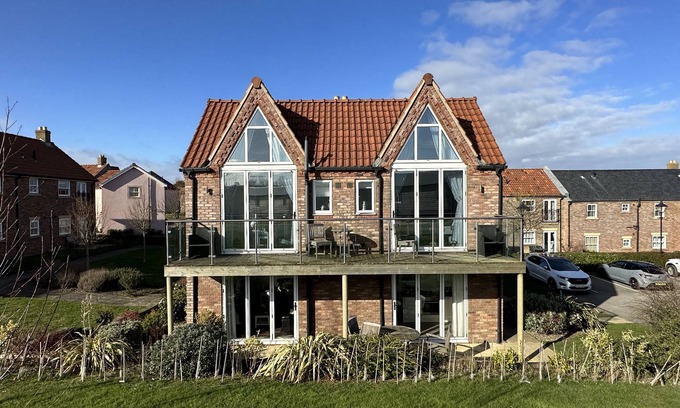 Filey Cottage | Stunning Coastal Cottages - Sleeping 10 in 2 cottages - Pool and Beach Access Included.