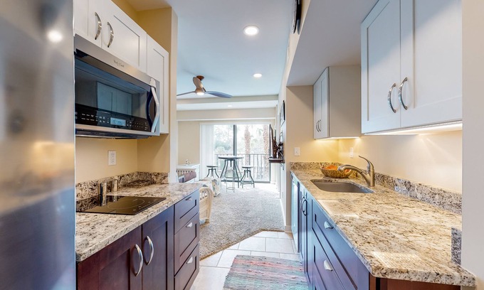 Hilton Head Island Condo | Stunning Condo W/Private Balcony, Shared pool, Beach Access & More