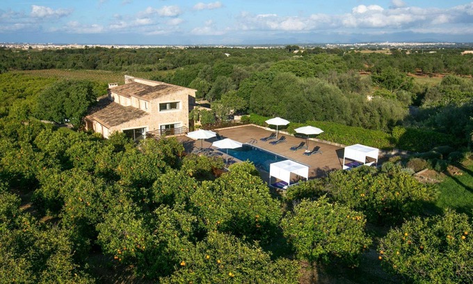 Buger Villa | Stunning Converted Farmhouse, A/C, Private Pool, Extensive Grounds & Idyllic Location in Buger!