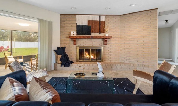 Brandon House | Stunning,Cozy, Transitional Getaway Home . Suits 9 guests