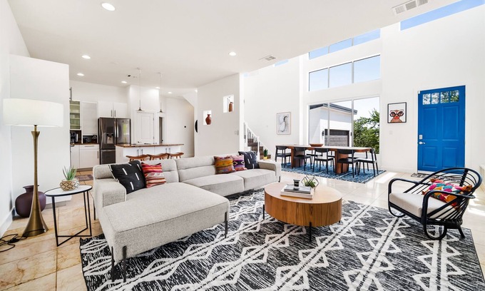 Apache Shores House | Stunning Design ~ Lakeside Retreat ~ Family Fun