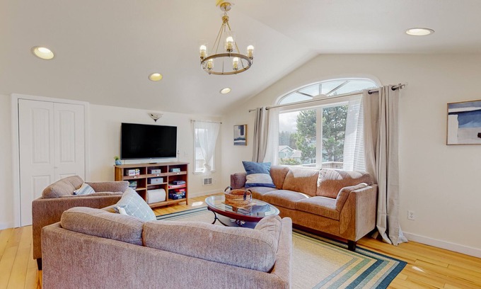 Long Beach House | Stunning dog-friendly home with W/D, board games, balcony, deck, & beach towels