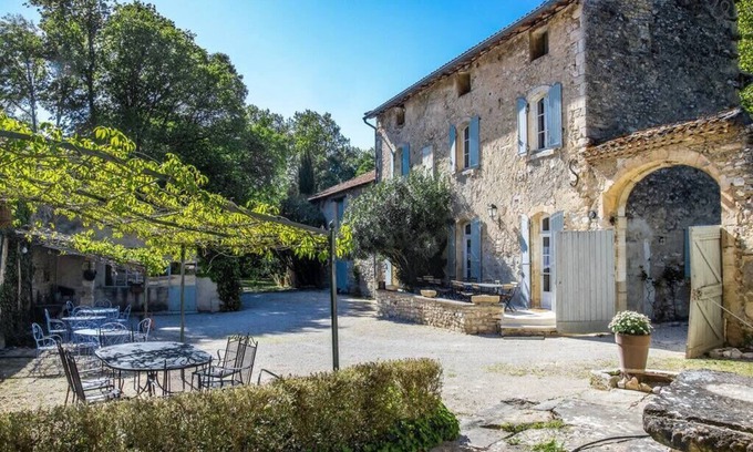 Pernes-les-Fontaines House | Stunning farmhouse with heated private pool in Provence