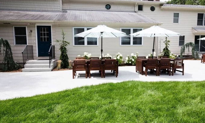Narragansett House | Stunning Family Home!