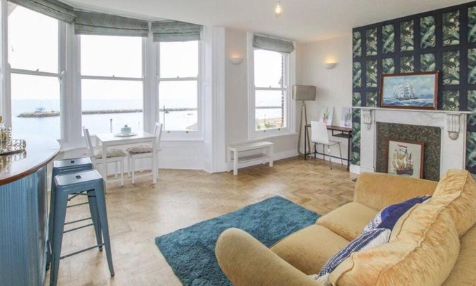 Herne Bay Apartment | Stunning Flat by Seaside