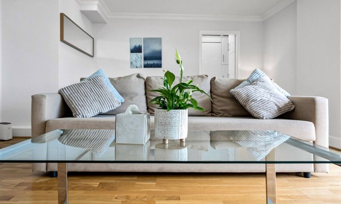Chelsea Apartment | Stunning Flat in Chelsea, Kings Road with Balcony