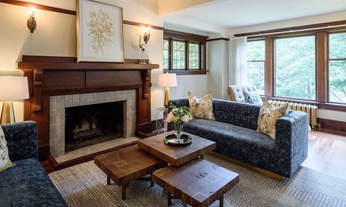 West End House | Stunning Four Bedroom Heritage House Near Stanley Park