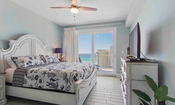 Panama City Beach Condo | Stunning Gulf Views I Sleeps 9 I Best Amenities