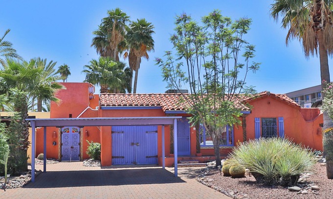Miramonte House | Stunning Haceinda Style in the Heart of Tucson with Pool and Guest House
