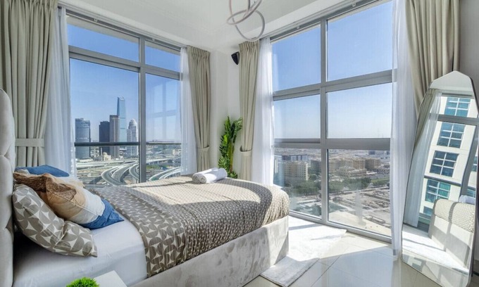 Jabal Ali 2 Apartment | Stunning High-Floor Apartment w Marina & Sea Views