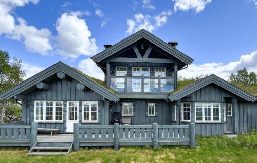 Oystre Slidre House | Stunning Home In Beitostølen With Sauna
