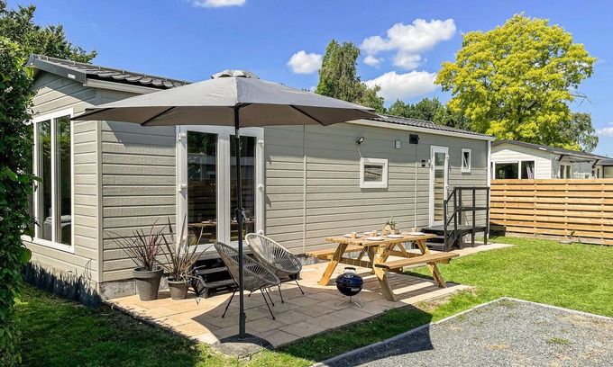 Heinkenszand House | Stunning home in Heinkenszand with WiFi