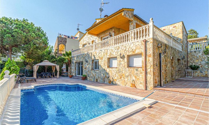 Palafolls House | Stunning Home In Palafolls