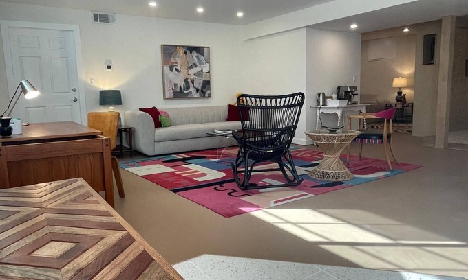 Atlanta Apartment | Stunning Hummingbird Apartment @ Fallen Tree House