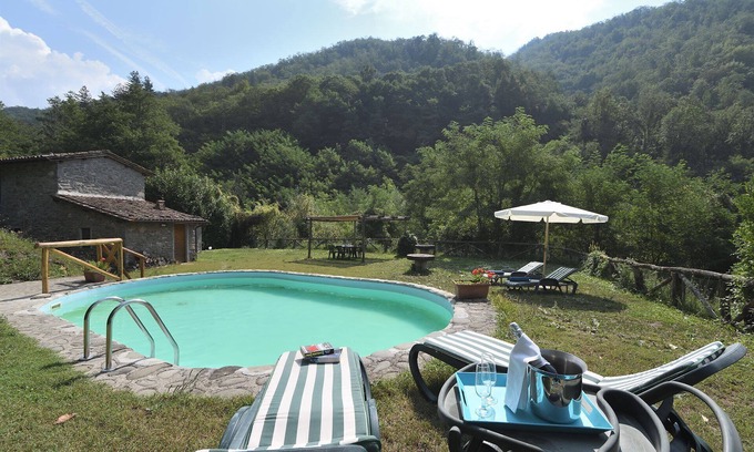 Coreglia Antelminelli House | Stunning private villa for 4 people with WIFI, private pool, TV and pets allowed