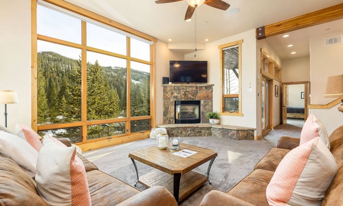 River Run Condo | Stunning Keystone Retreat/Private Hot Tub/Steps to the gondola!