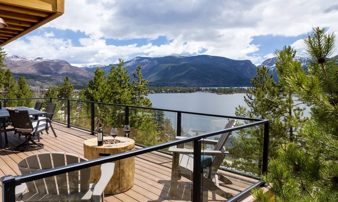 Grand Lake Cabin | Stunning Lake Views near RMNP with Hot Tub
