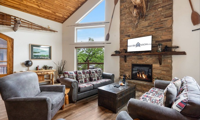 Branson House | Stunning Lakefront Home with Sloping Shoreline-Community Amenities-Free Attraction Tickets