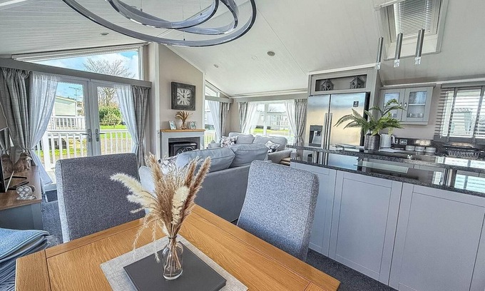 Hunstanton House | Stunning lodge with decking at Manor Park near Hunstanton Beach ref 23066W