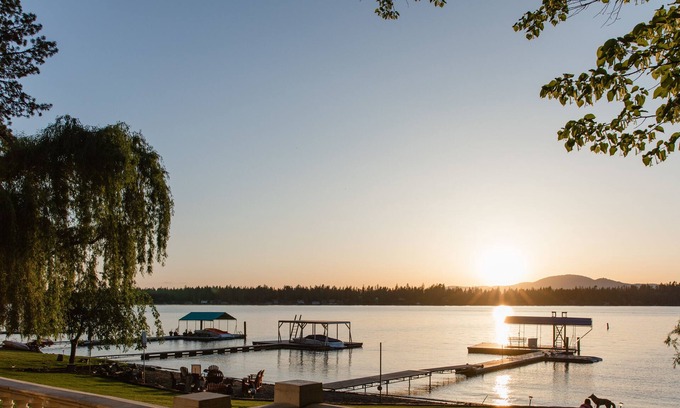 Clarksville House | Stunning Luxury Waterfront Home—Private Beach, Fire Pit, Dock, Boat Slip, 8 Adults & 8 Kids!