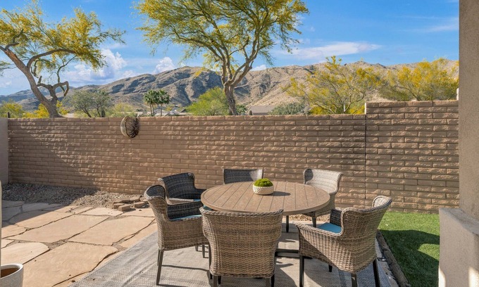Foothills House | Stunning mountain views with trails- just minutes from the 202