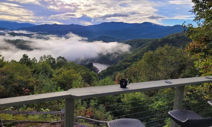 Bryson City House | Stunning mtn. views! 4br with all the amenities! - VISTA VIBES-