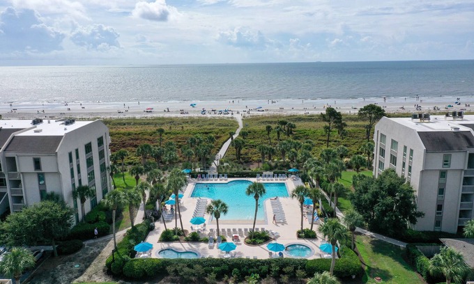 Hilton Head Island Condo | STUNNING OCEANFRONT VILLA WITH POOL & BALCONY IN HILTON HEAD