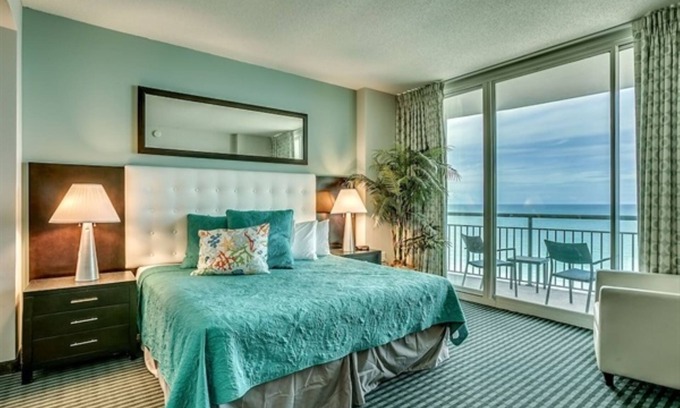 Downtown Myrtle Beach Condo | ❤️Stunning Ocean Front 2BD/2BA, in Heart of Myrtle Beach New 50” Smart TV