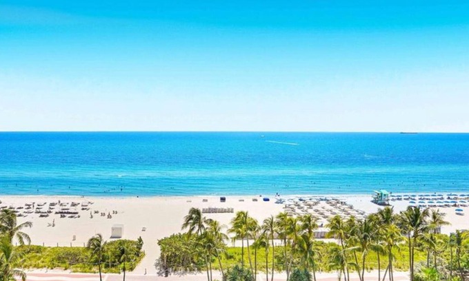 Mid Beach Condo | Stunning Ocean Front suite with free parking and spa passes