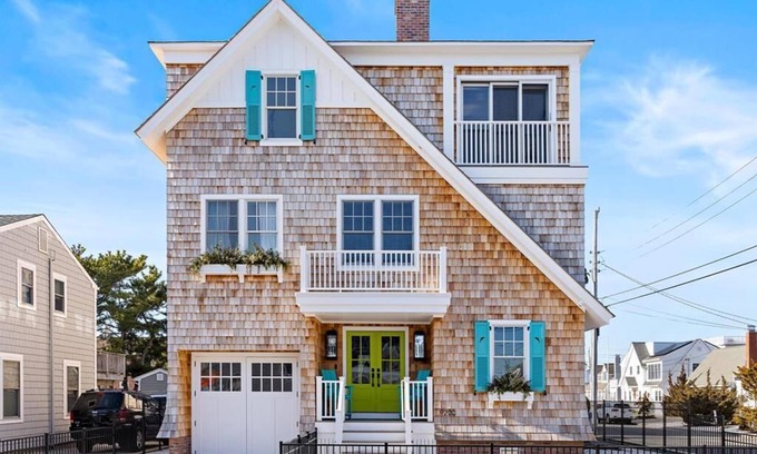 North Beach Haven House | Stunning Ocean-Side 4 Bedroom Property with a Hot Tub and Endless Views