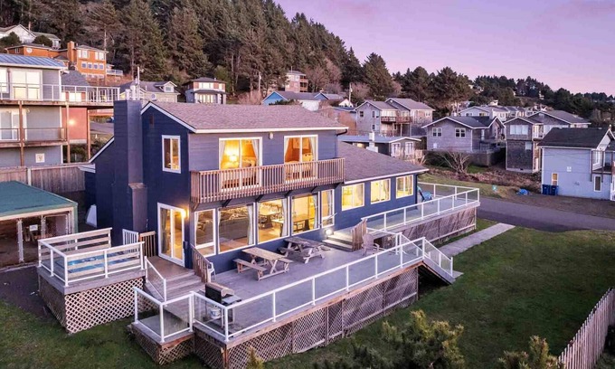 Roads End House | Stunning Ocean View, Pet Friendly, Deck w/Hot Tub, Pool Table, Foosball, 1 Block to Beach