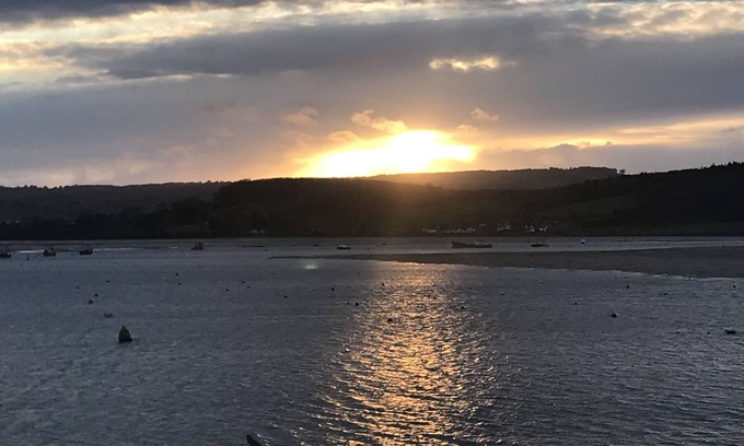 Exmouth Apartment | Stunning Ocean Views, Modern Decor, Sleep 6. WiFi